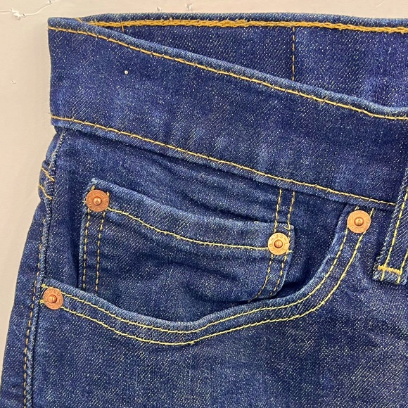 LEVI’S 541, JEANS, ALMOST NEW, WAIST 34 LENGTH 34, BLUE COLOR, FRONT ZIPPER - Picture 6 of 13